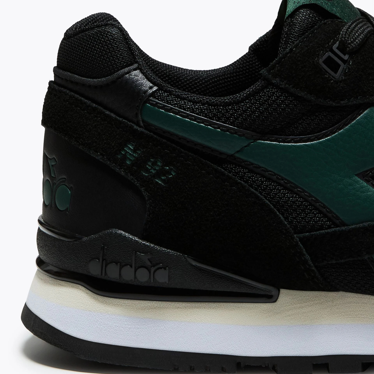 Mens Diadora Black/Pineneedle N.92 Advance Trainers
